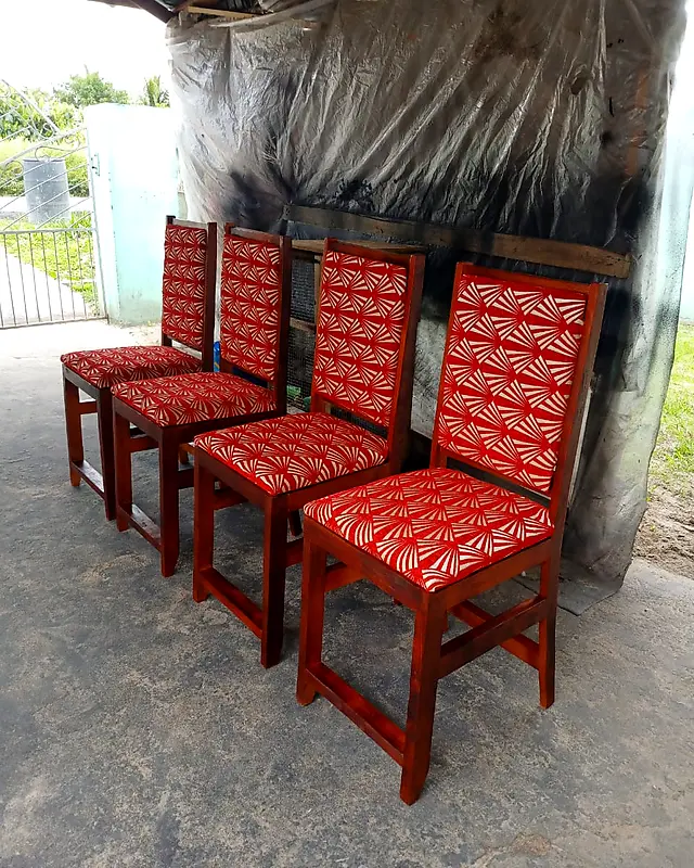 Four mahogany dining chairs with red and cream fan-print seats and backs – Lynn's Furniture